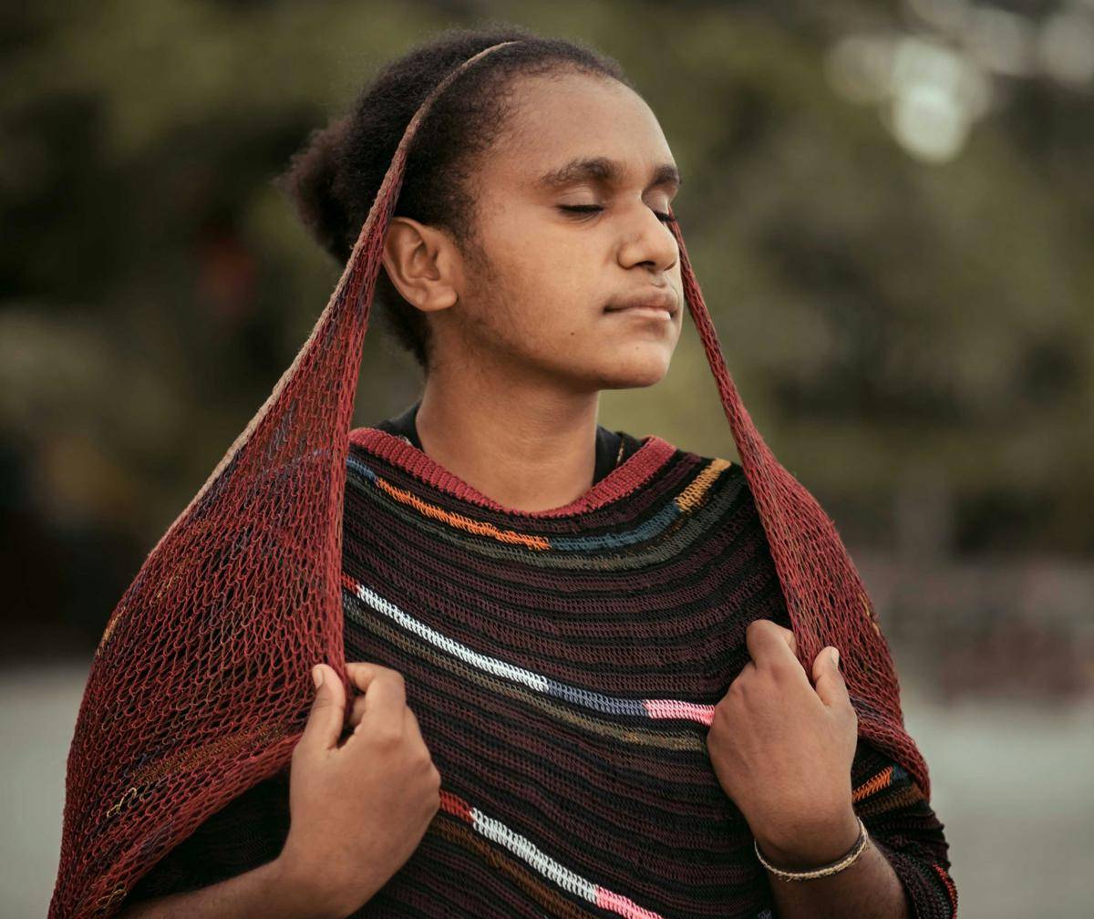 gambar seorang perempuan Papua (unsplash.com/Asso Myron)