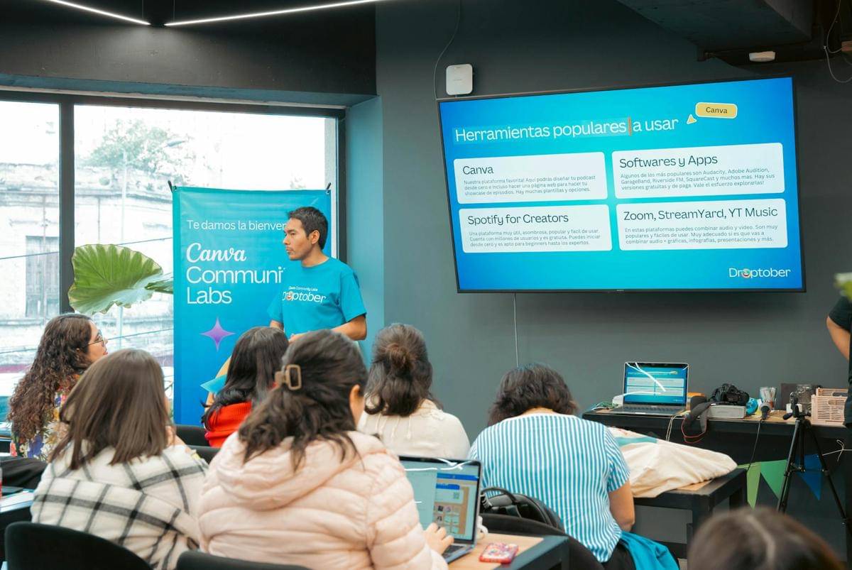 ilustrasi aplikasi canva