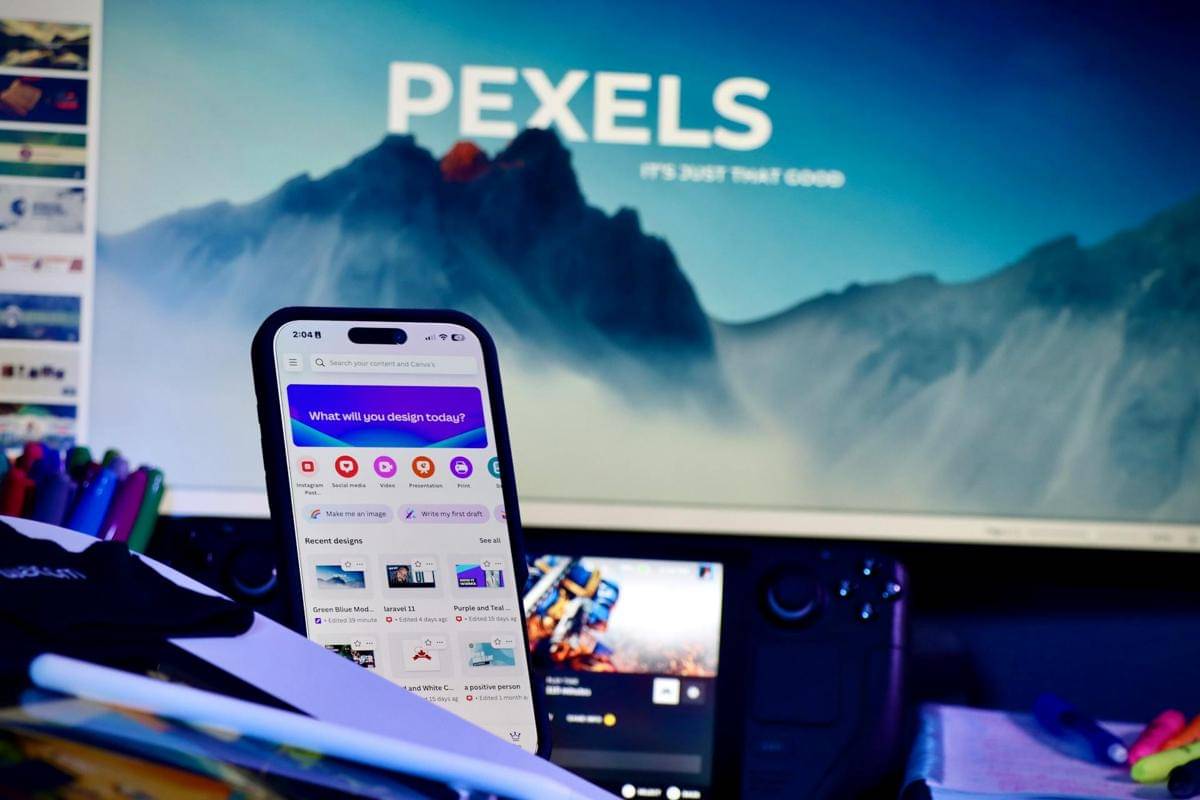 ilustrasi aplikasi Canva