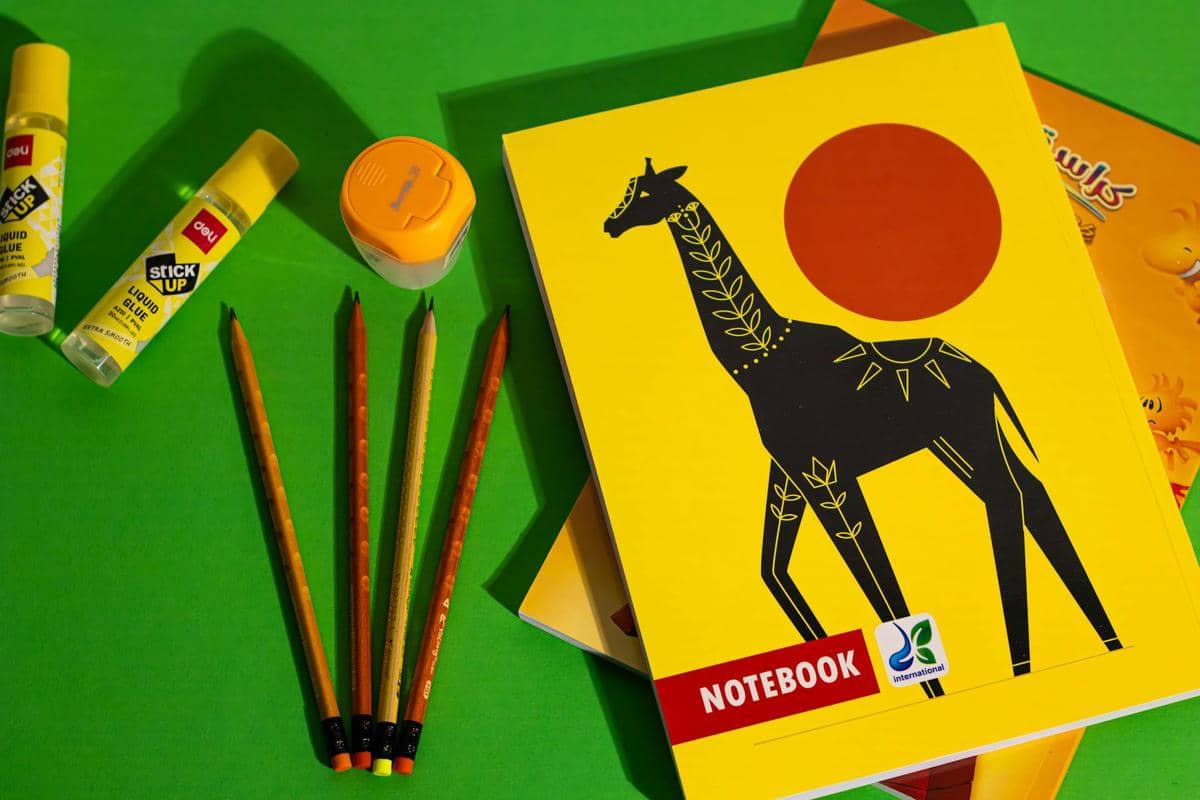 ilustrasi alat tulis sekolah