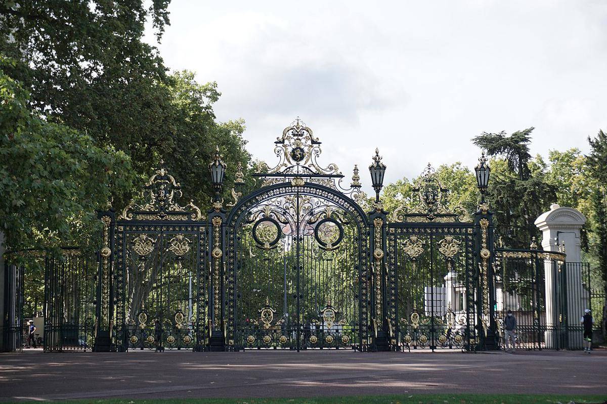 pintu masuk utama Porte des Enfants du Rhône di Parc de la Tête d'or (commons.wikimedia.org/Sonia M. Borja)