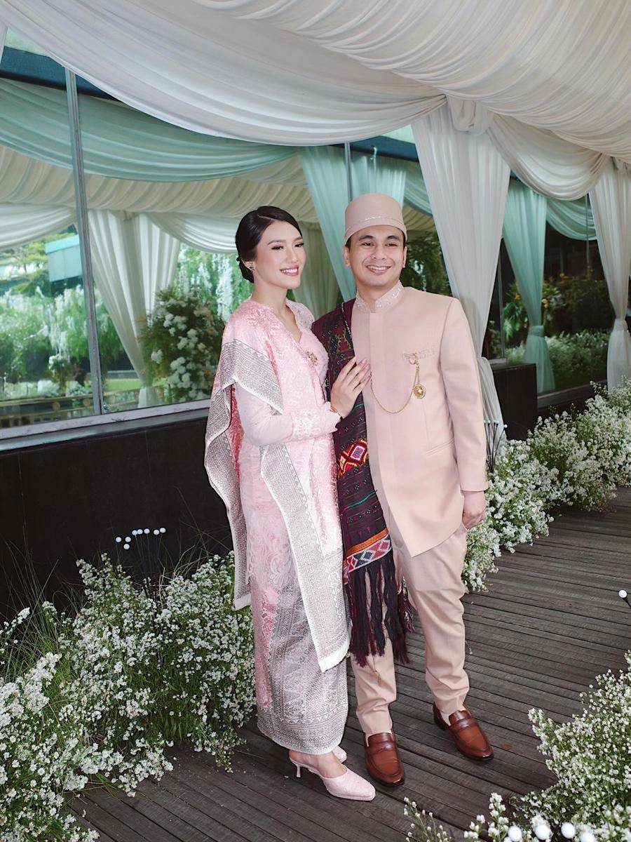 Raditya Dika di Pernikahan Adiknya (Instagram.com/anissaaziza)