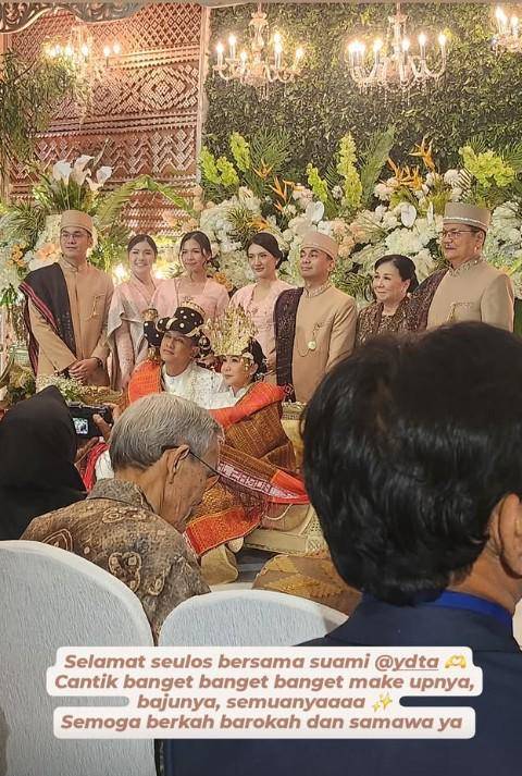 Raditya Dika di Pernikahan Adiknya (Instagram.com/anissaaziza)