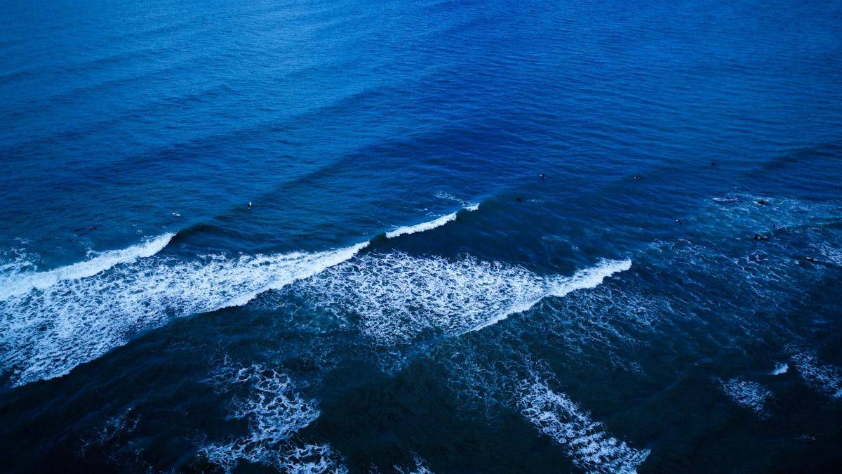 gambar lautan yang berombak (unsplash.com/Emanuel Panarello)