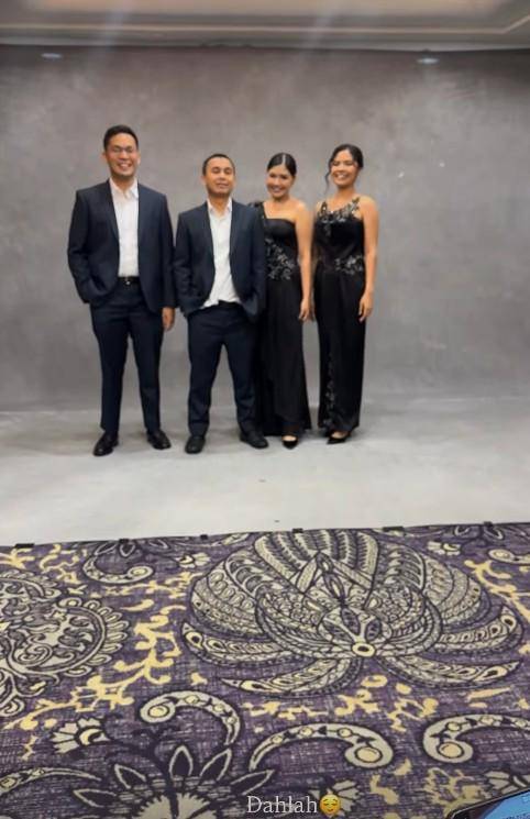 Raditya Dika di Pernikahan Adiknya (Instagram.com/anissaaziza)