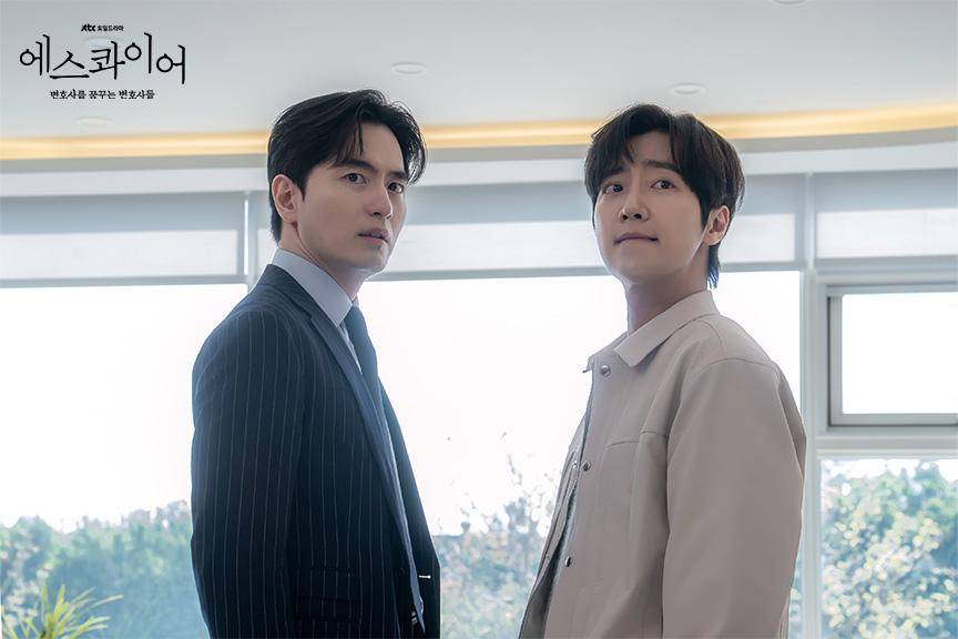 Lee Jin Wook dan Lee Sang Yeob di drama Beyond the Bar