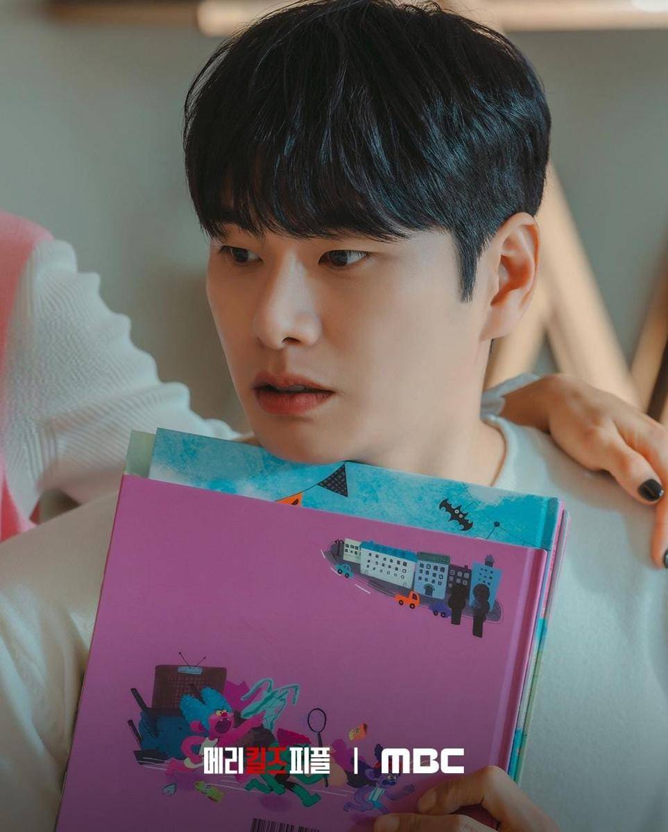 Lee Yi Kyung di drama Mary Kills People