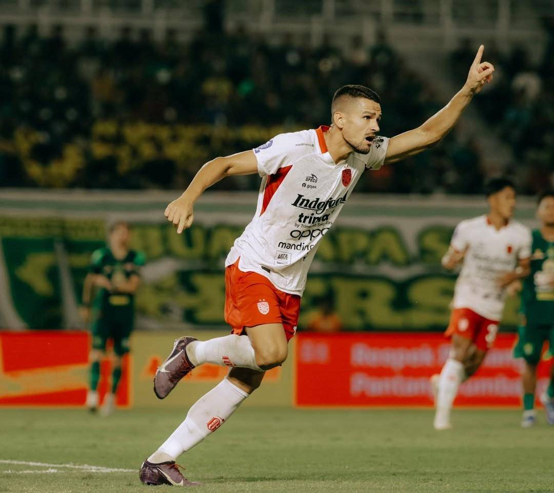 Boris Kopitovic usai mencetak gol ke gawang Persebaya Surabaya. (Instagram.com/baliunitedfc)