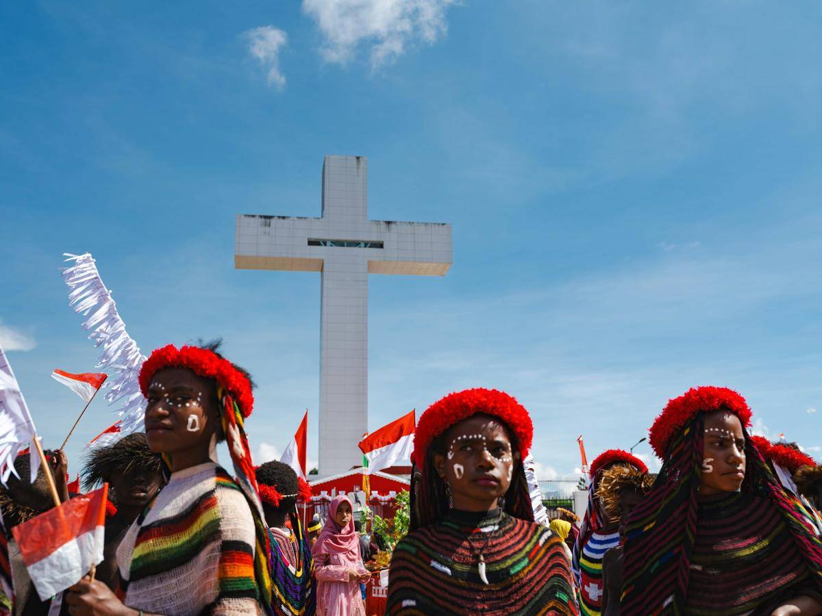 gambar masyarakat adat Papua (unsplash.com/Fadhil Abhimantra)