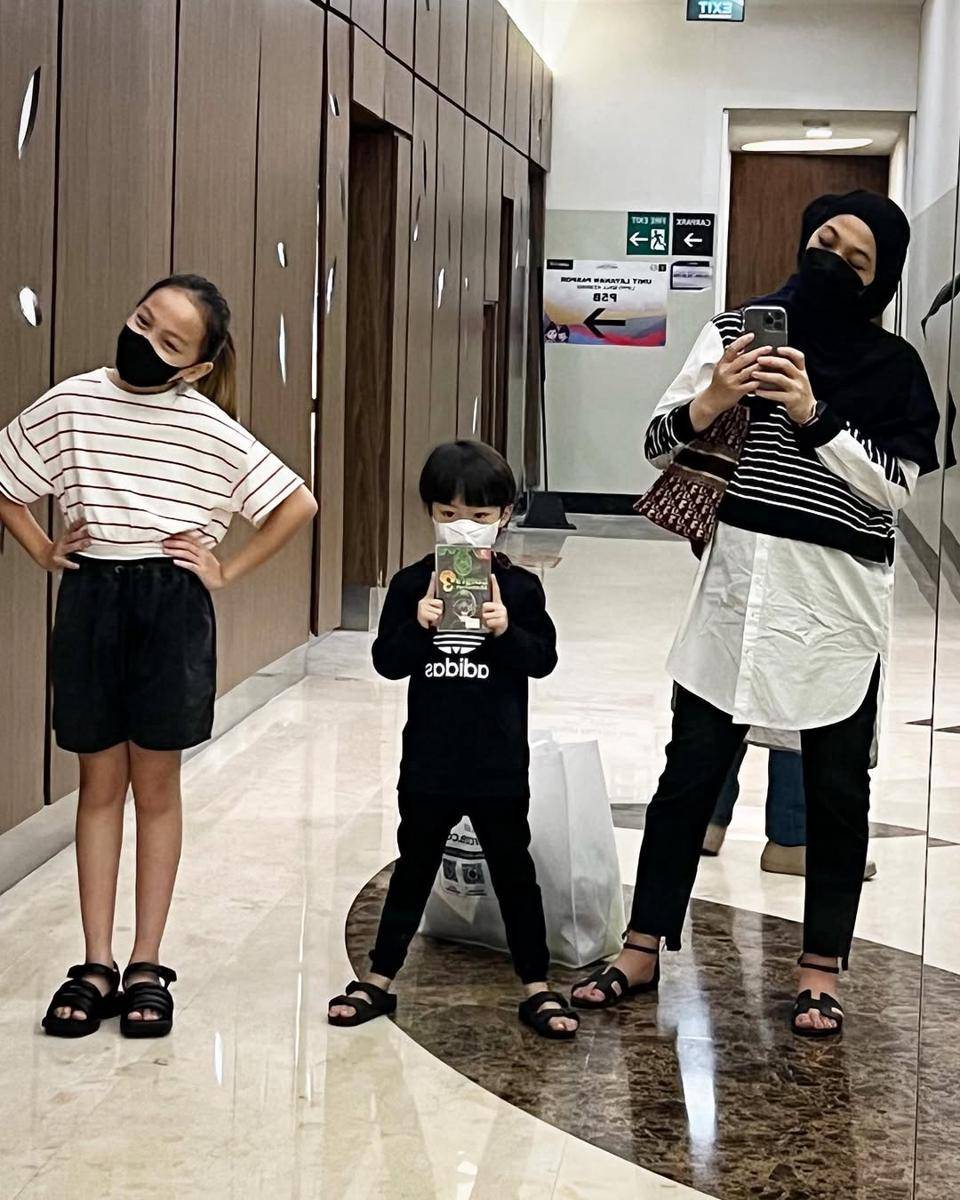 inspirasi OOTD ibu-anak ala Dian Ayu Lestari (instagram.com/dianayulestari)