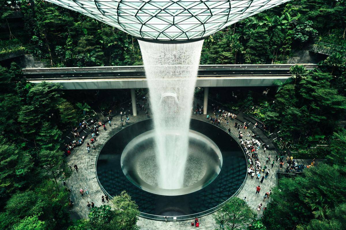 ilustrasi bandara Changi (unsplash.com/kamiltatol)