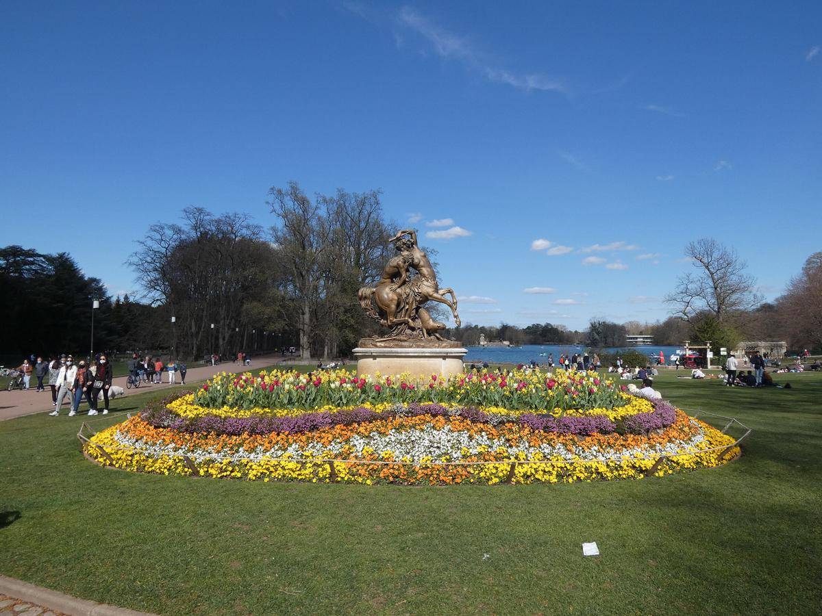 Patung Centauresse et Faune yang ada di Parc de la Tête d'or (commons.wikimedia.org/Romainbehar)