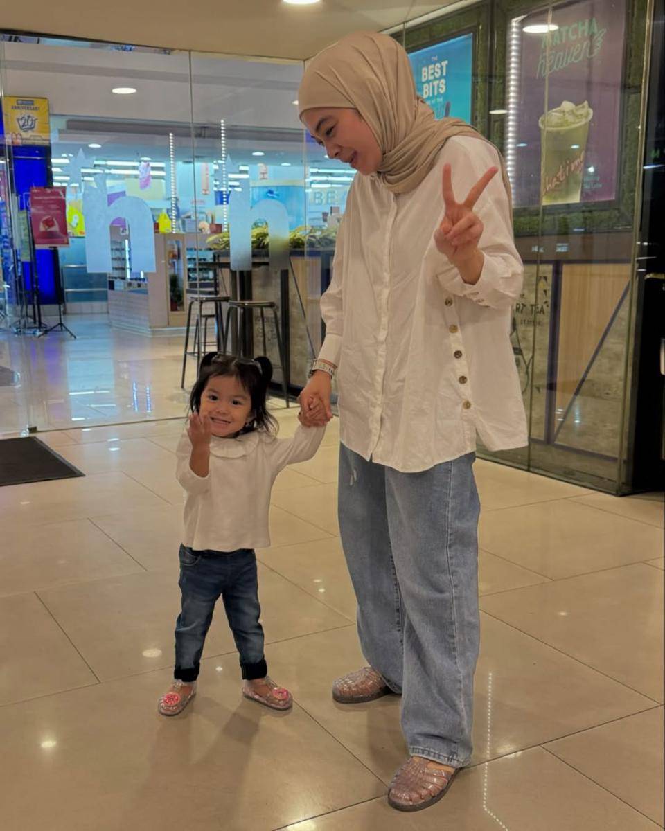 inspirasi OOTD ibu-anak ala Dian Ayu Lestari (instagram.com/dianayulestari)