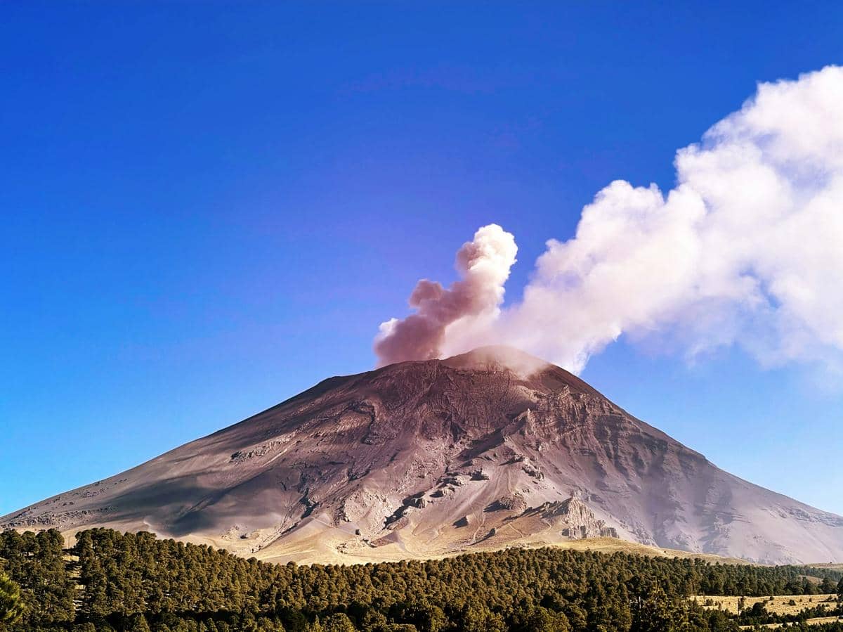 Gunung Merapi Keluarkan 2 Kali Awan Panas Meluncur ke Kali Krasak  
