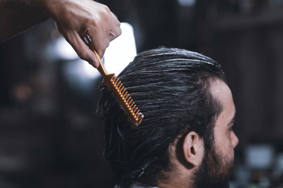 Ilustrasi gaya rambut slick back (unsplash.com/mostafa meraji)