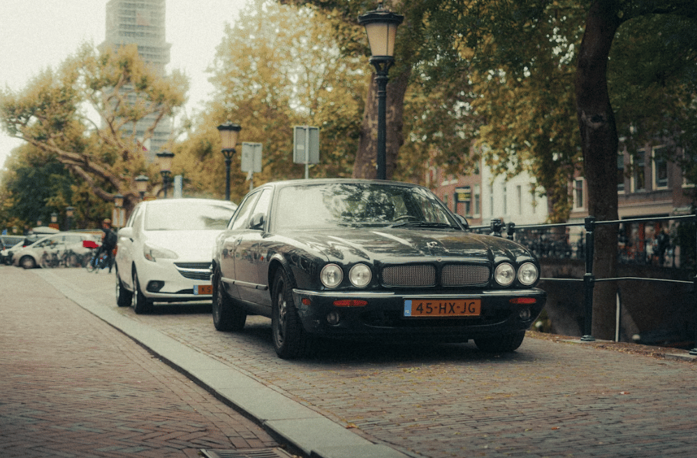 ilustrasi mobil parkir 