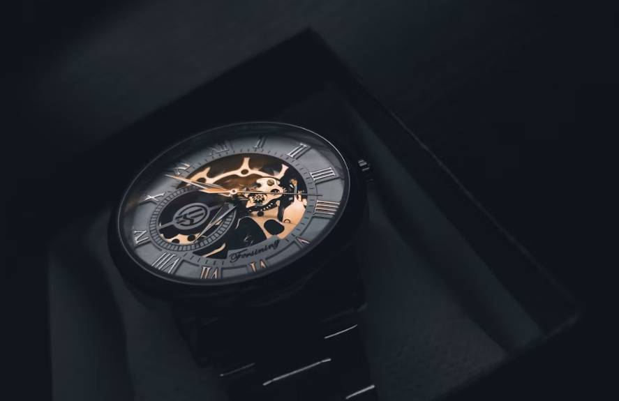 illustrasi jam tangan skeleton (unsplash.com/Narek Hakobyan)