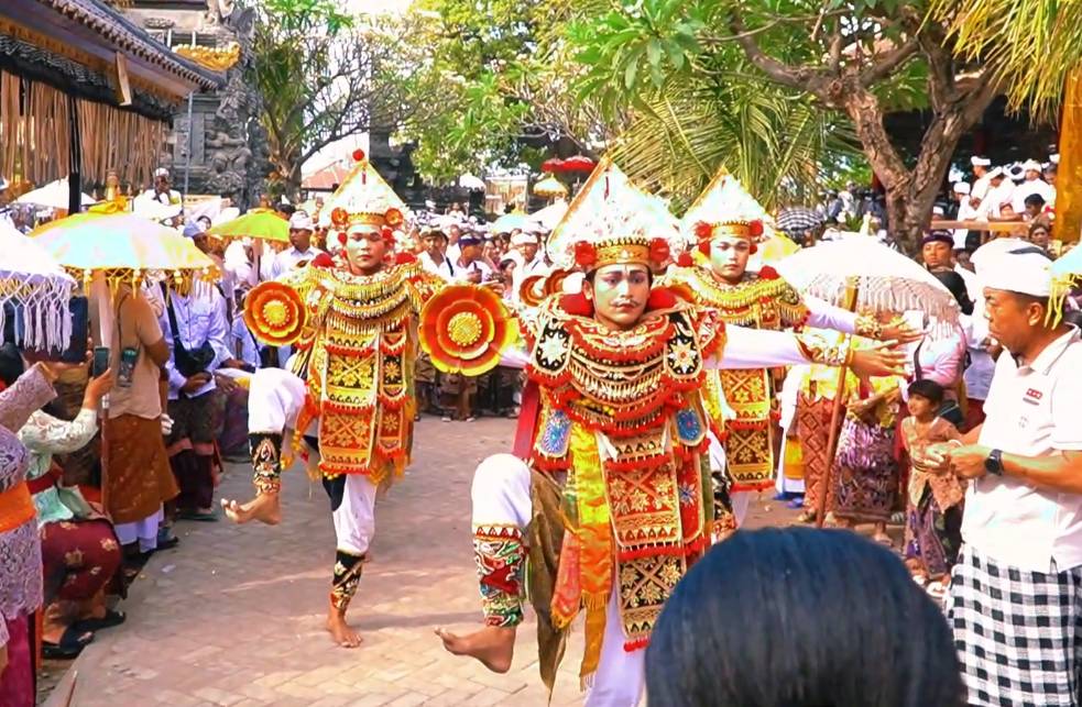 Tari Baris Omang, tari sakral dari Buleleng. (YouTube.com/Dinas Kebudayaan Buleleng)