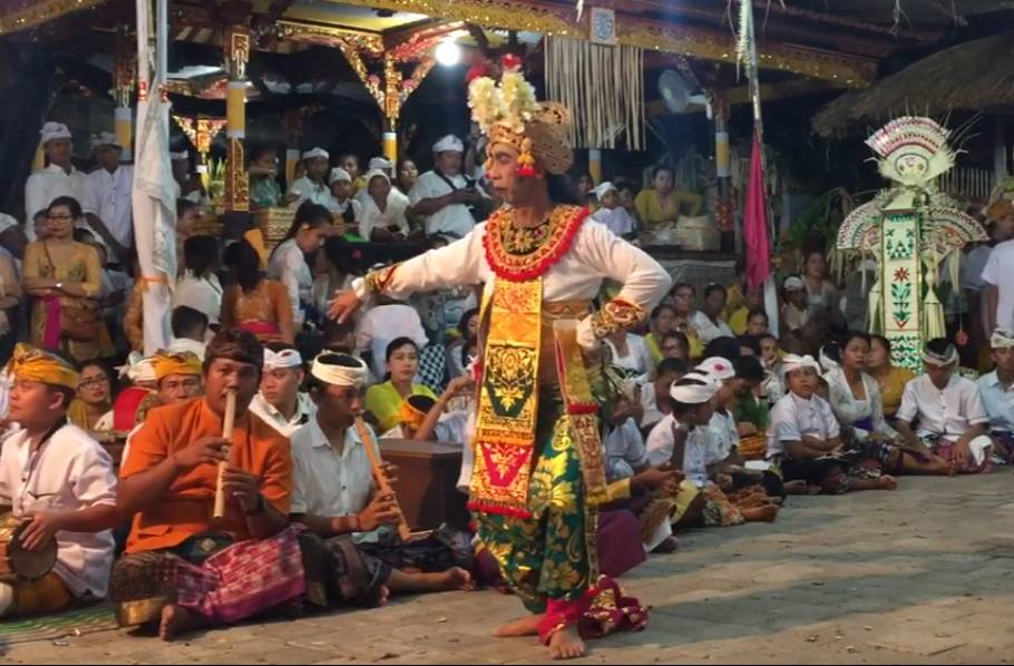 Tari Gambuh dari Desa Anturan. (YouTube.com/Bali Tradisi)