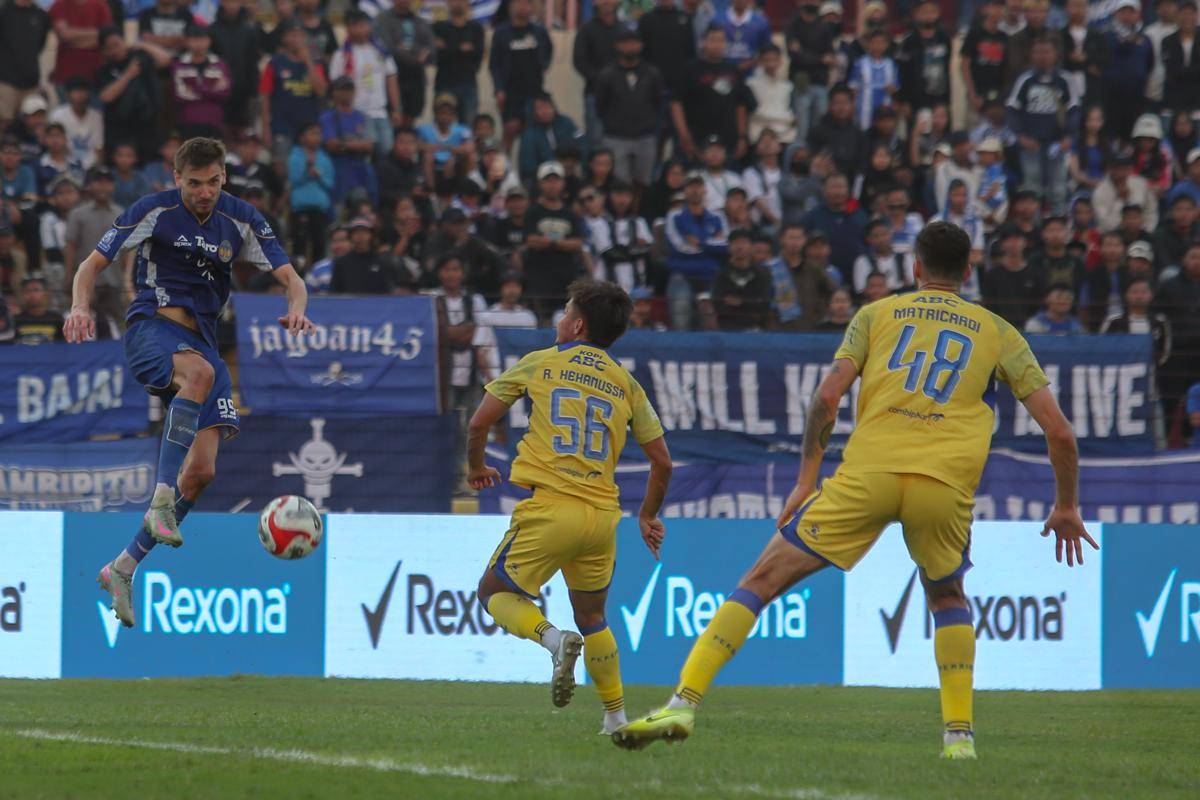 Laga PSIM vs Persib berakhir imbang 1-1 .jpg