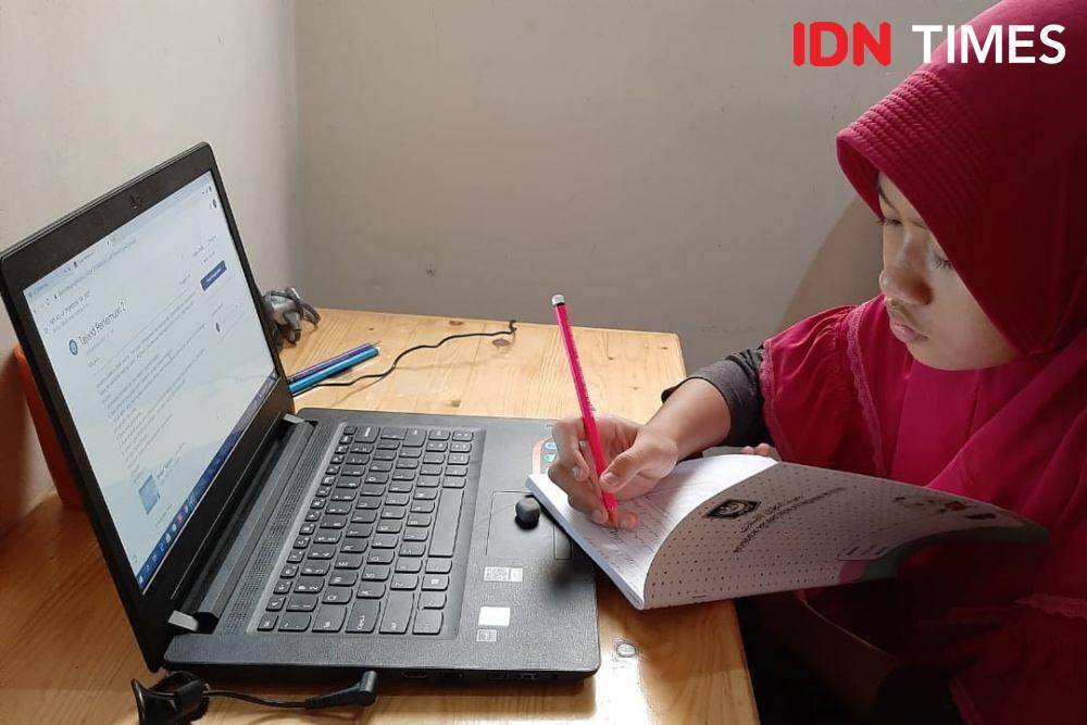 ilustrasi kursus online (IDN Times/Sunariyah)