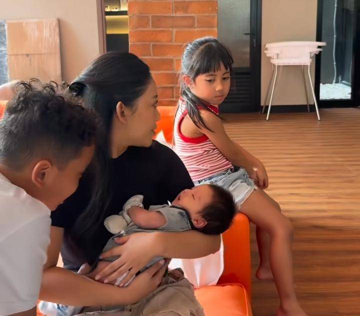 potret Rachel - Okin ajak Xabiru - Chava lihat Erika dan Andrew
