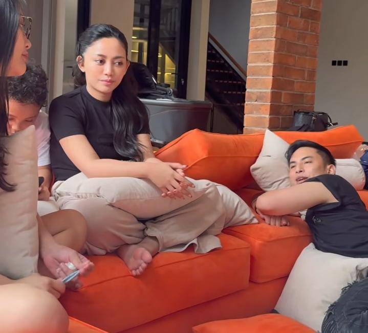 potret Rachel - Okin ajak Xabiru - Chava lihat Erika dan Andrew (instagram.com/eri.carl)