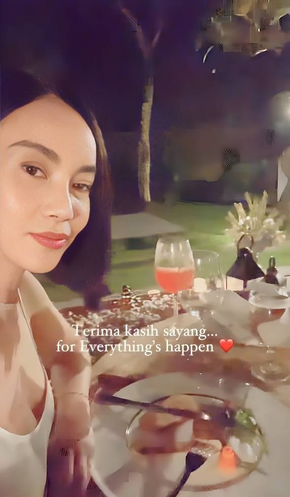 Ari Lasso makan malam romantis dengan Dearly Desiana