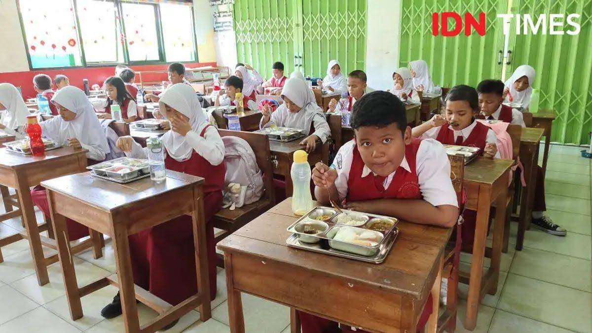 Siswa di Tangerang merasakan Makan Bergizi Gratis (IDN Times/Maya Aulia Aprilianti)