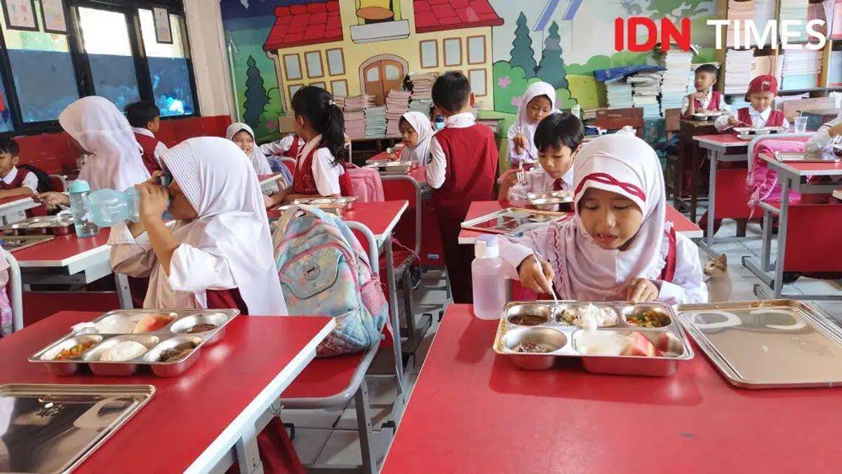 Siswa di Tangerang merasakan Makan Bergizi Gratis (IDN Times/Maya Aulia Aprilianti)