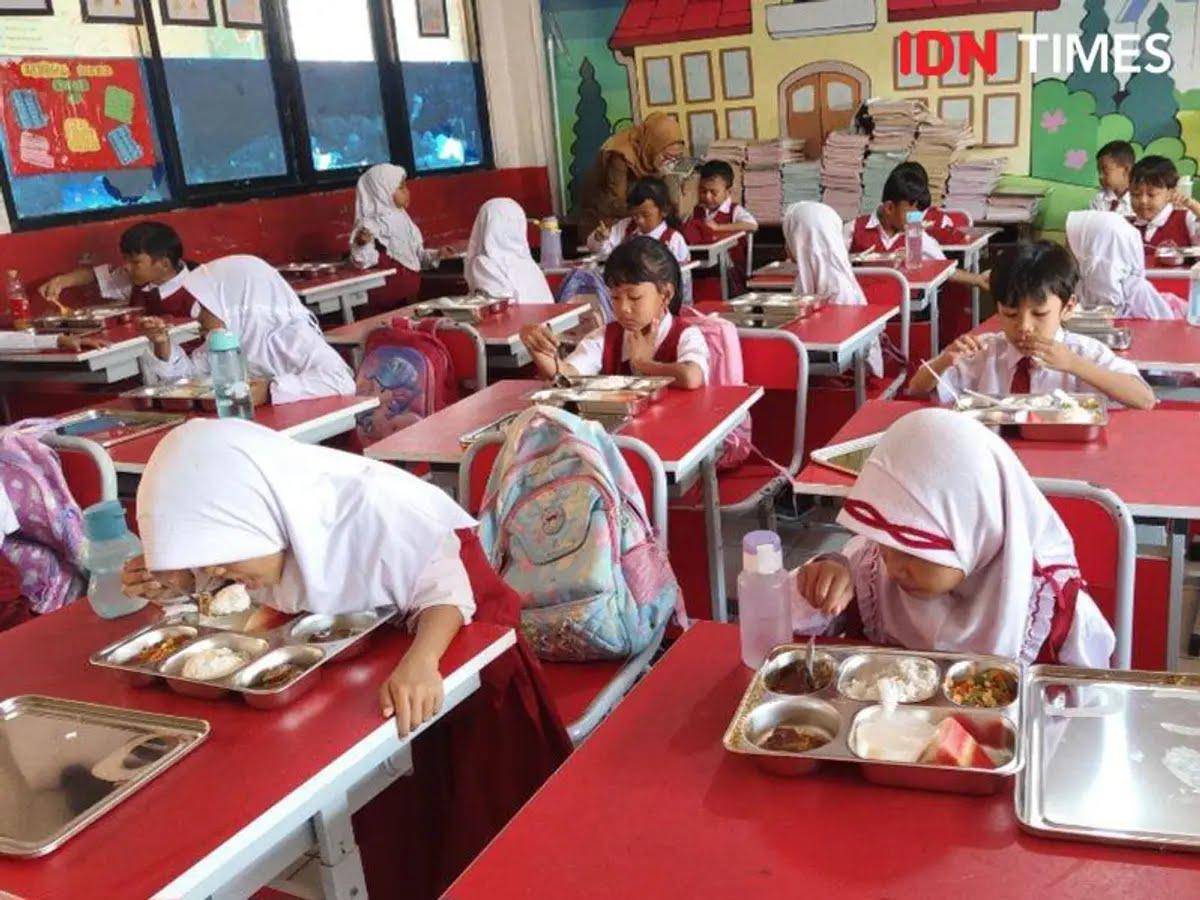 Siswa di Tangerang merasakan Makan Bergizi Gratis (IDN Times/Maya Aulia Aprilianti)