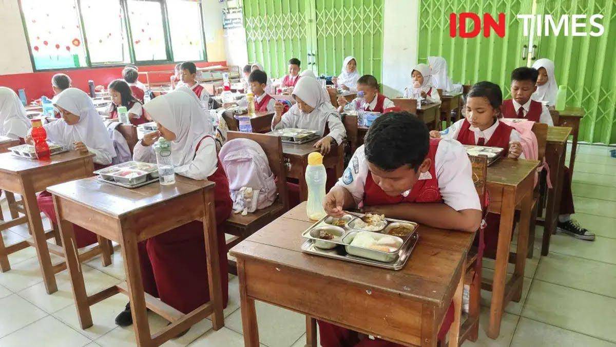 Siswa di Tangerang merasakan Makan Bergizi Gratis (IDN Times/Maya Aulia Aprilianti)