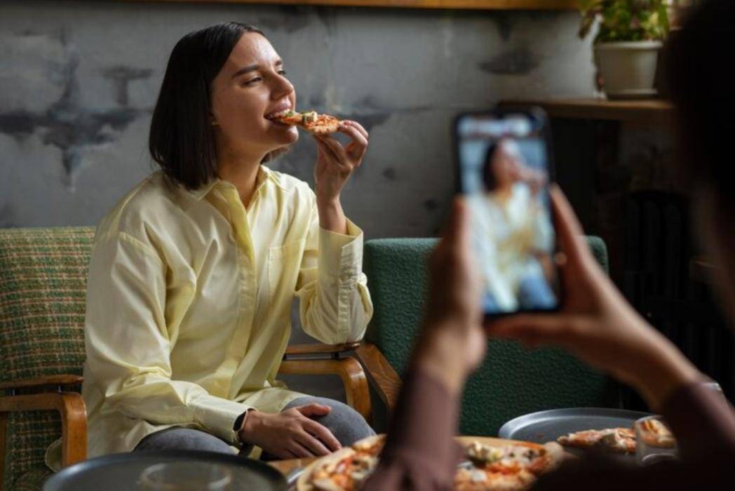 ilustrasi review makanan