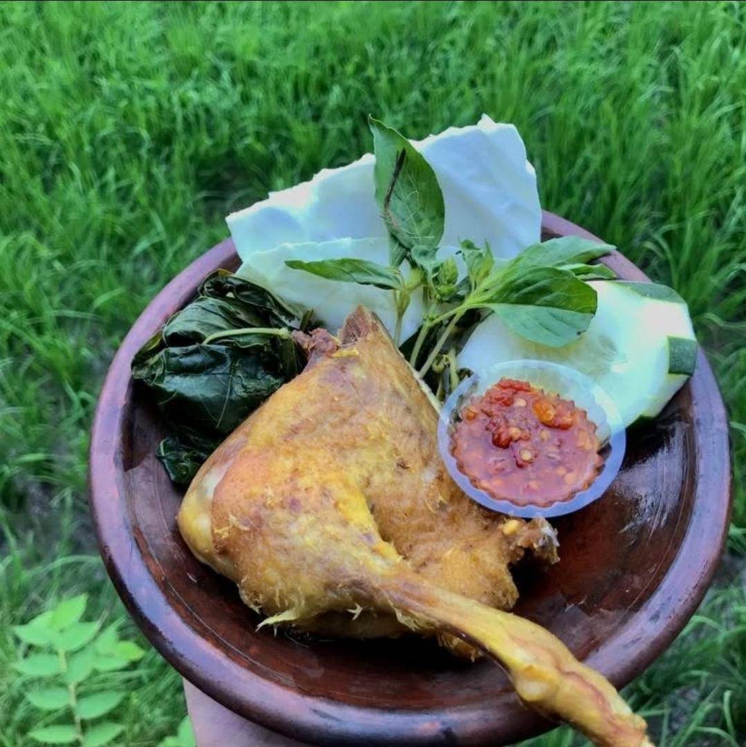 Potret Bebek Goreng Mbah Mangoen Soemarto 