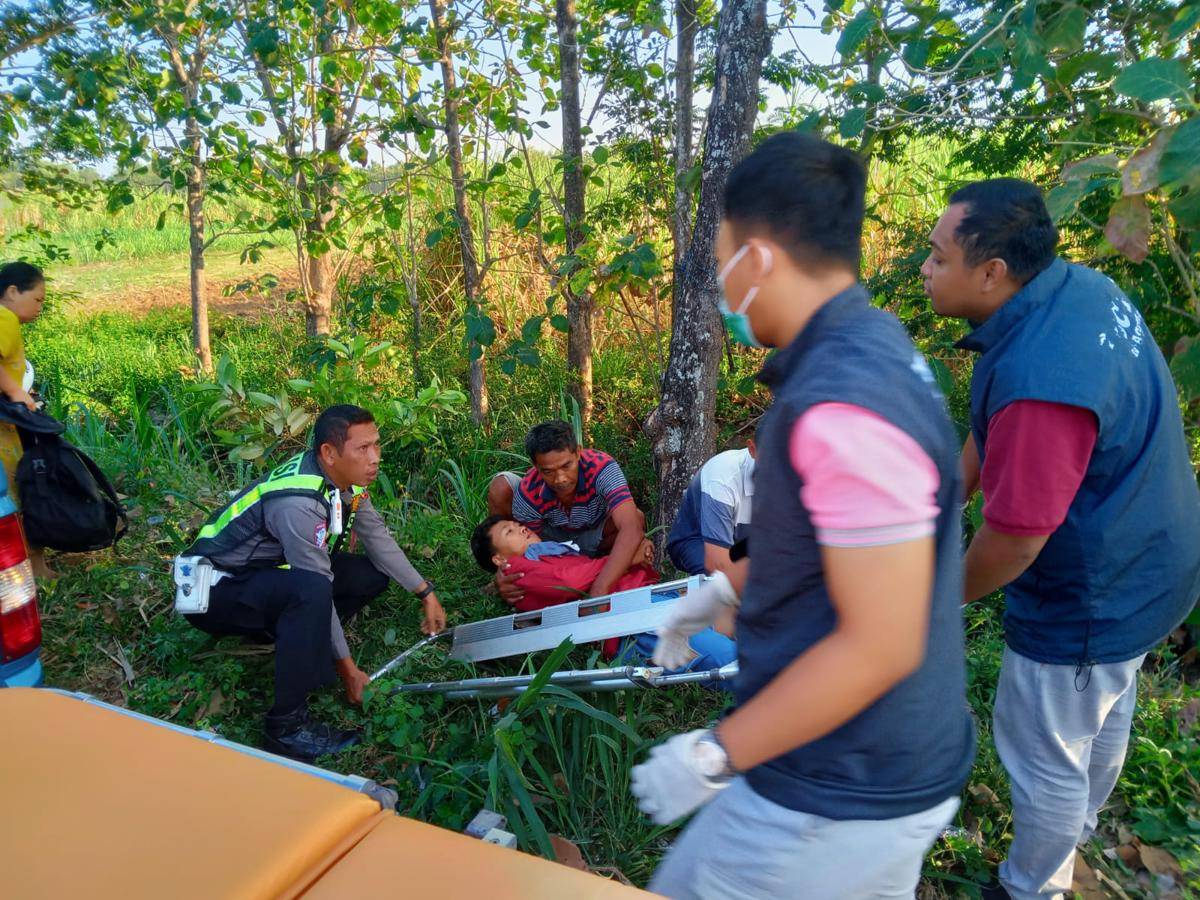 Tabrak truk tebu, pelajar bernama Narotama (17), warga Desa Genengan, Kawedanan, Magetan, alami patah kaki. IDN Times/Istimewa.