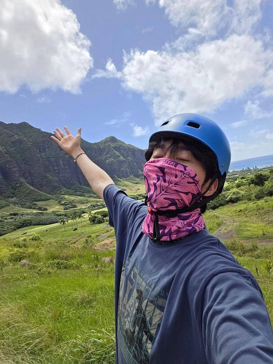 potret liburan Seungkwan SEVENTEEN di Hawaii (instagram.com/pledis_boos)