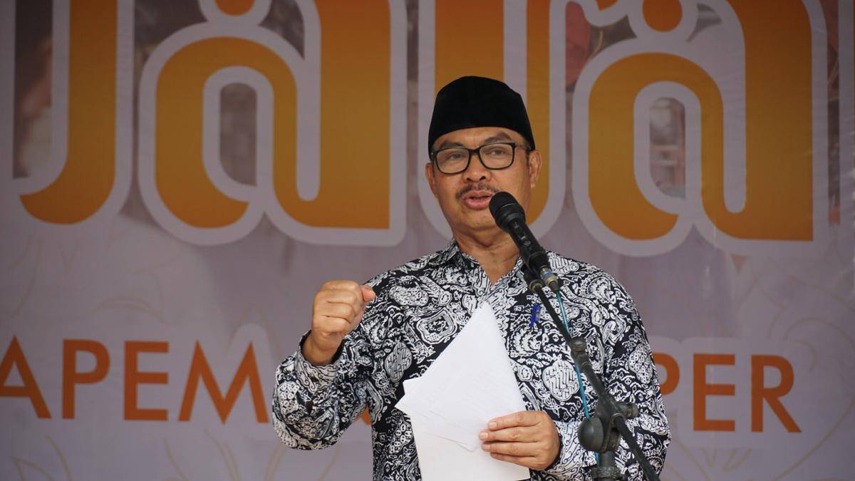 Wali Kota Yogyakarta Hasto Wardoyo memberikan sambutan pelepasan kirab budaya Saparan apem dan lemper di Gondolayu Lor. (dok. Pemkot Jogja)