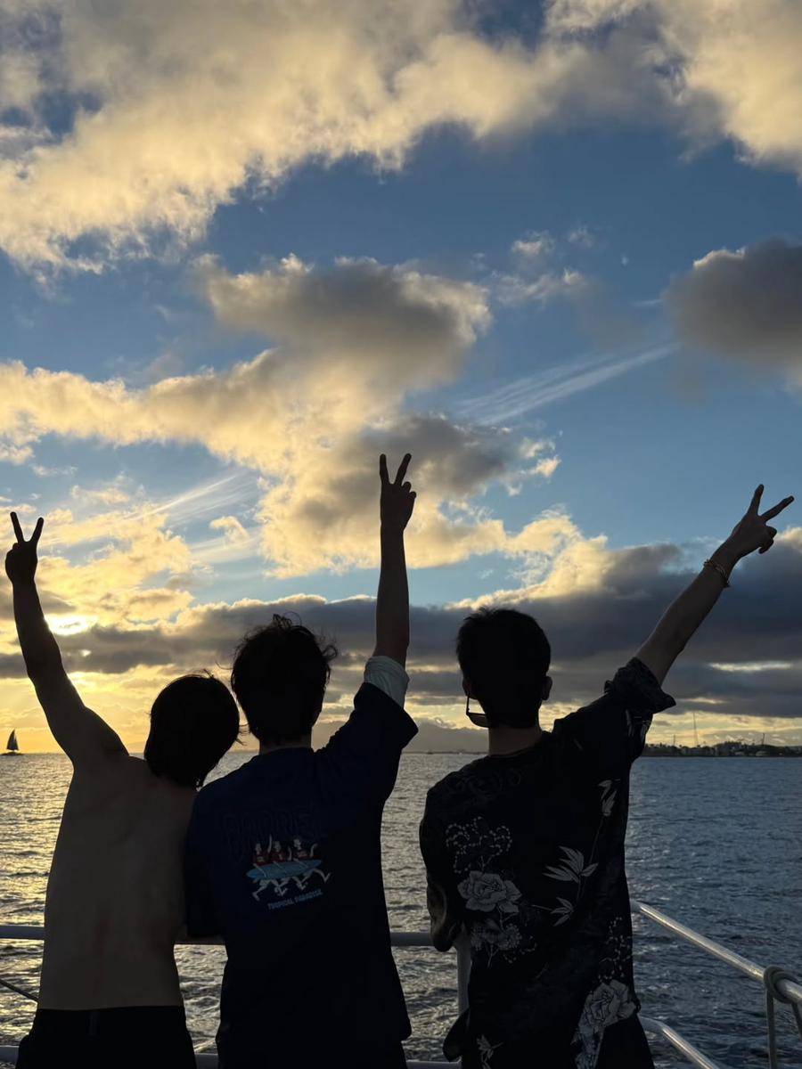 potret liburan Seungkwan SEVENTEEN di Hawaii (instagram.com/pledis_boos)