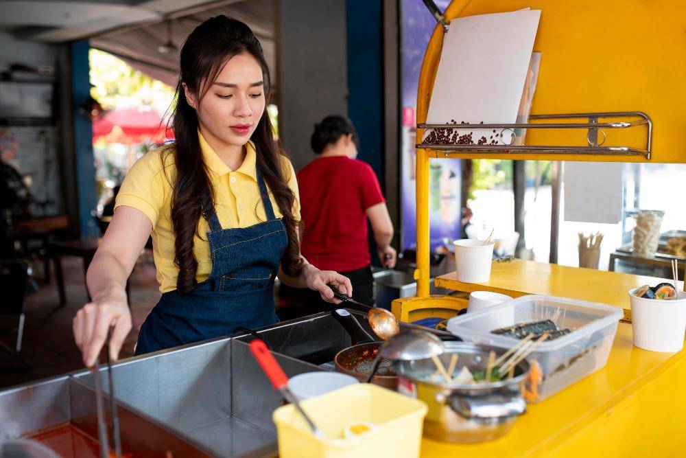ilustrasi warung makan (freepik.com/freepik)