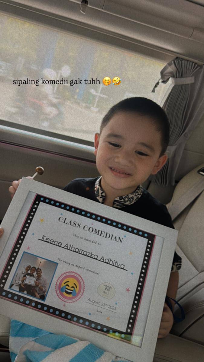 Athar dapat penghargaan "si paling komedi" di sekolah