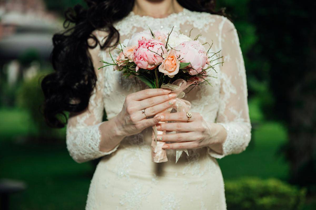 ilustrasi gaun pengantin