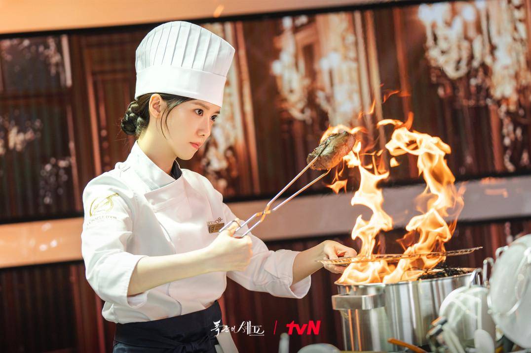cuplikan drakor Bon Appetite, Your Majesty
