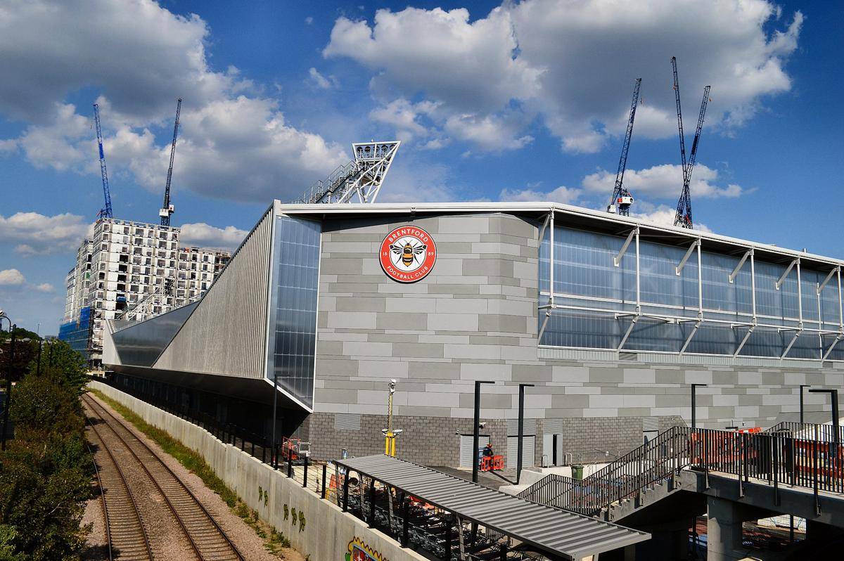 ilustrasi penampakan luar Gtech Community Stadium milik Brentford FC