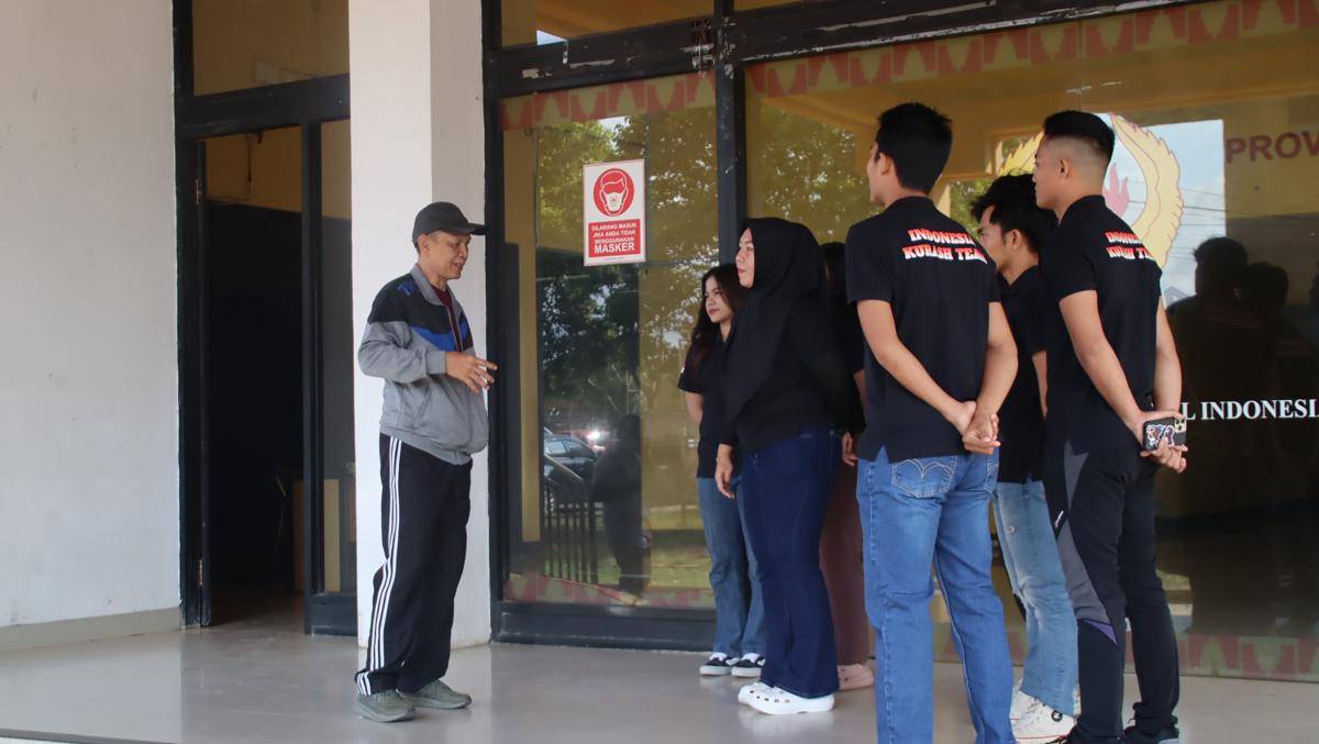 Ketua KONI Lampung Taufik Hidayat saat melepas atlet Kurash Lampung. (IDN Times/KONI Lampung)