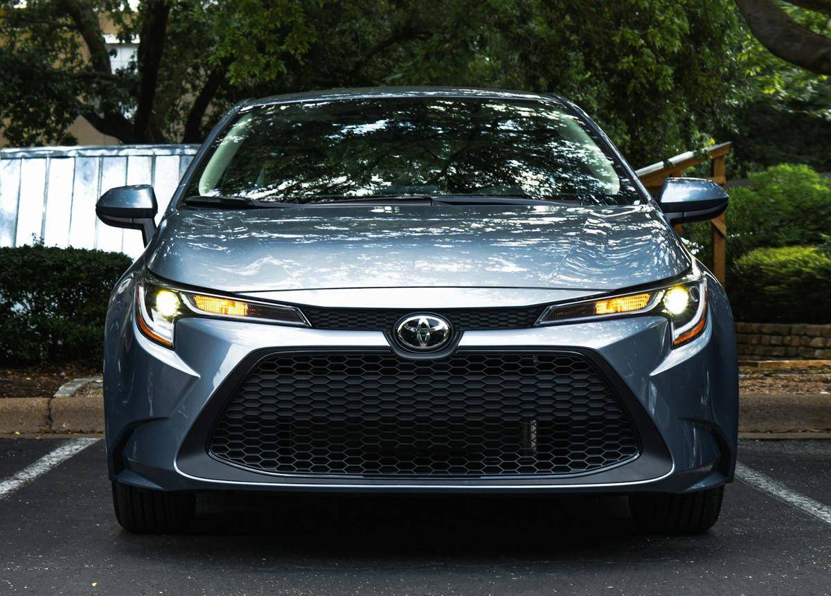 Mobil Toyota. (unsplash.com/photosbykrishp)