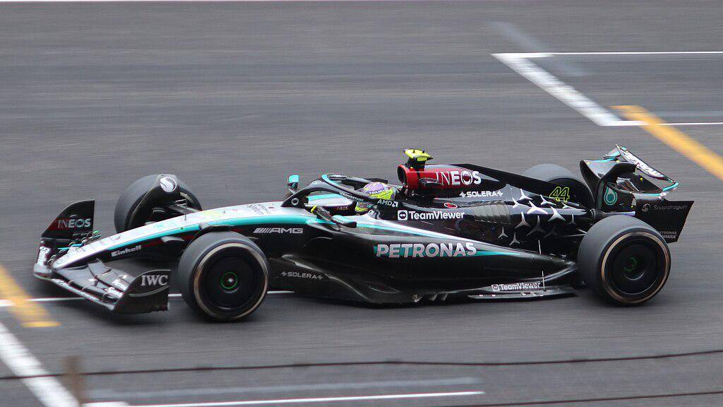 Lewis Hamilton dalam Formula 1 Grand Prix China 2024 (commons.wikimedia.org/Liauzh)