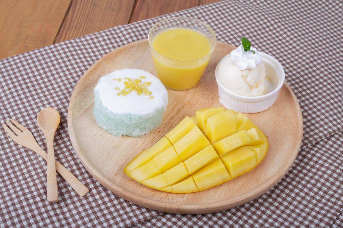 ilustrasi mango sticky rice