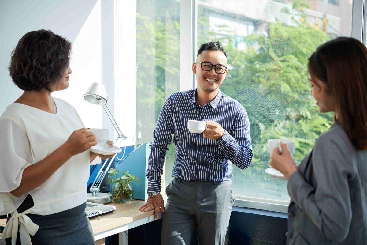 ilustrasi sapa teman kantor (freepik.com/pressfoto)