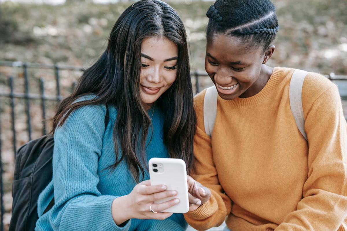ilustrasi menunjukkan smartphone (pexels.com/Charlotte May)