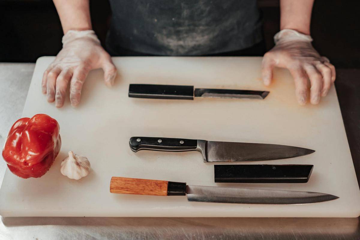 ilustrasi pisau dapur (pexels.com/Mikhail Nilov)